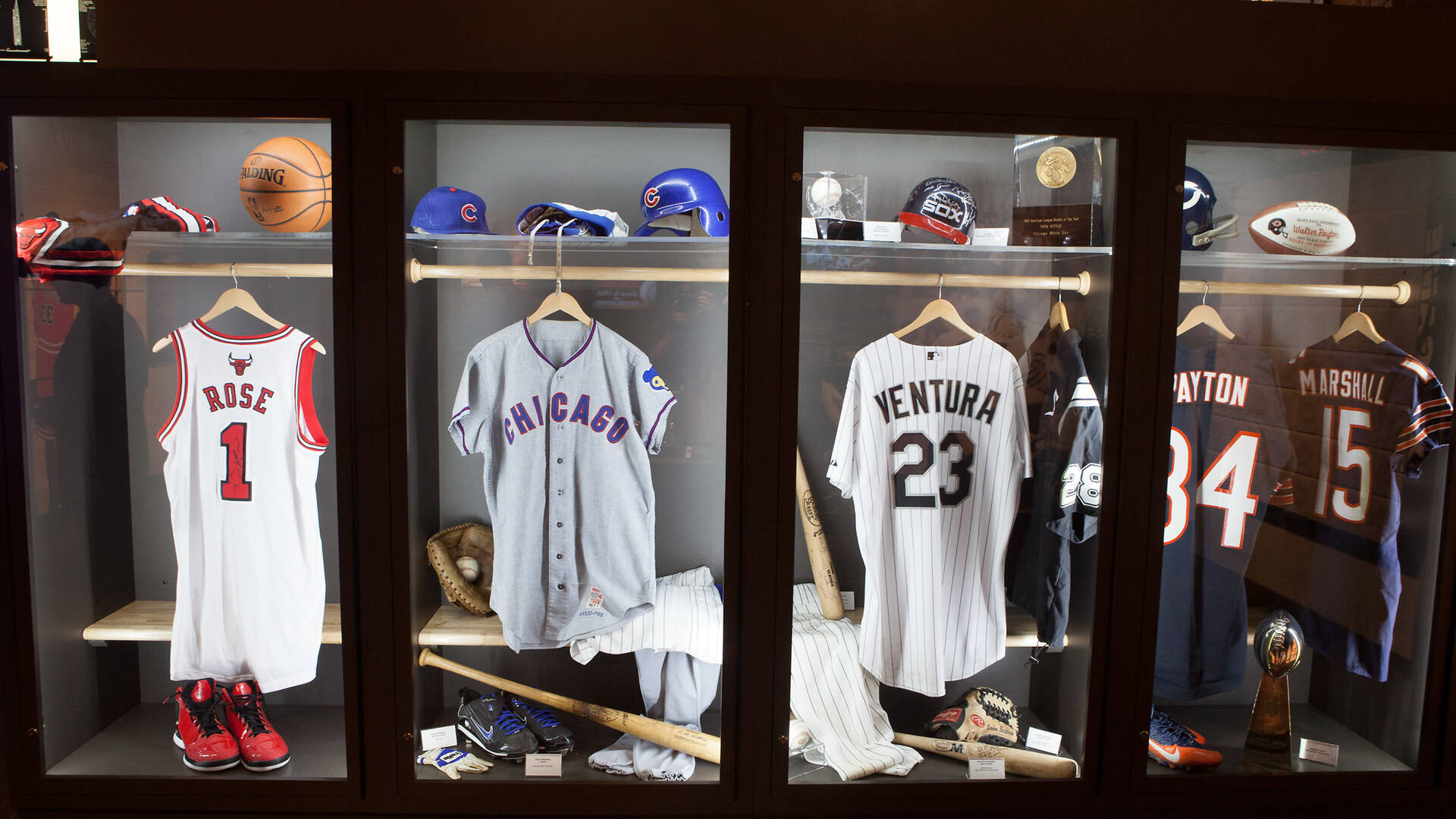 5 coolest artifacts at the Chicago Sports Museum