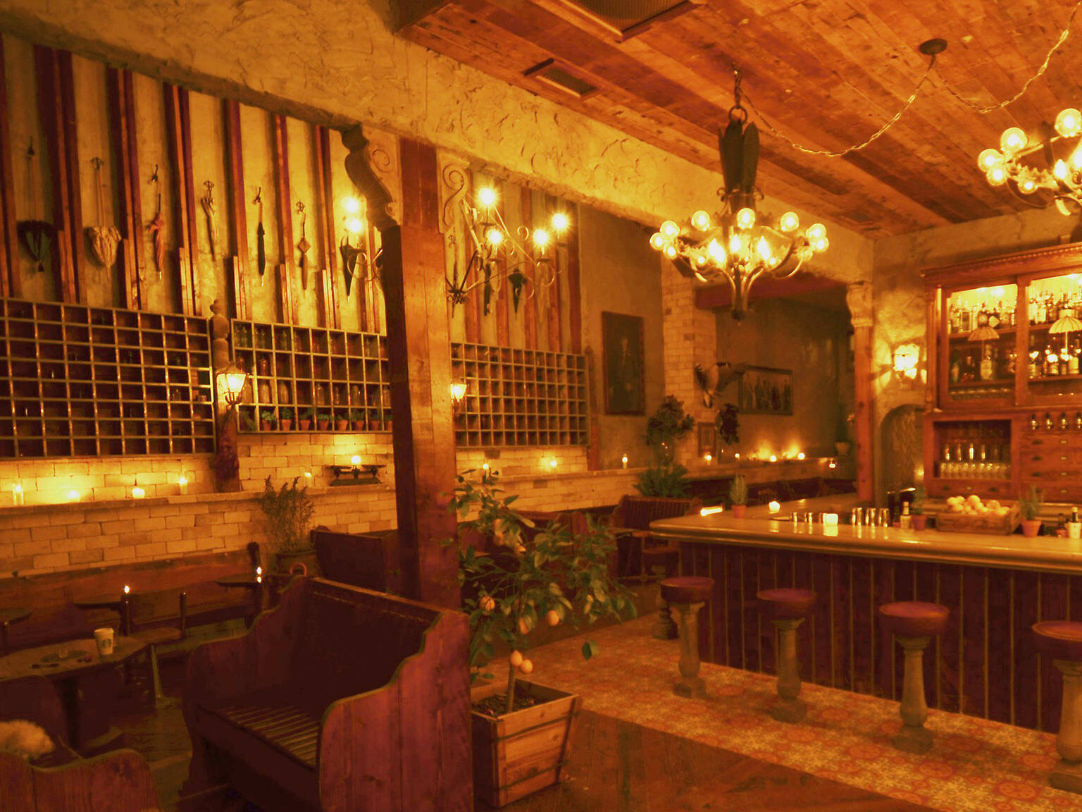 22 Best Cocktail Bars in Los Angeles For Amazing Drinks Best bars in la