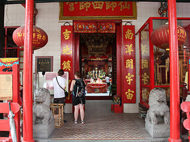 Go on a temple trail in Chinatown 