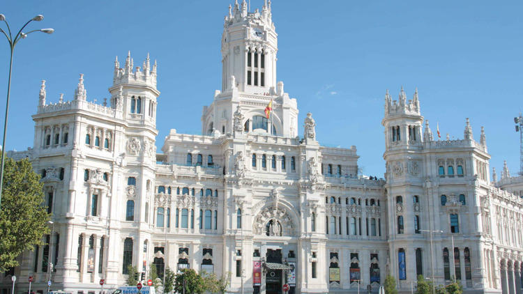 Recorre la sede del ayuntamiento y sube al mirador de CentroCentro