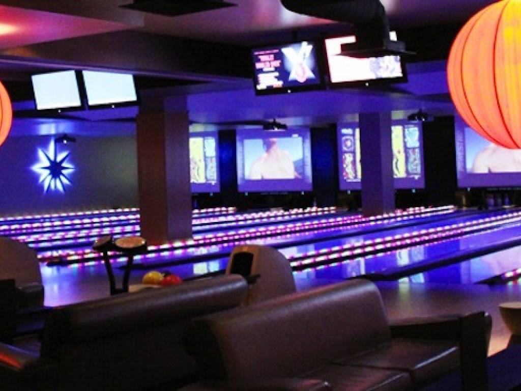 8 best bowling alleys in Los Angeles to knock down some pins