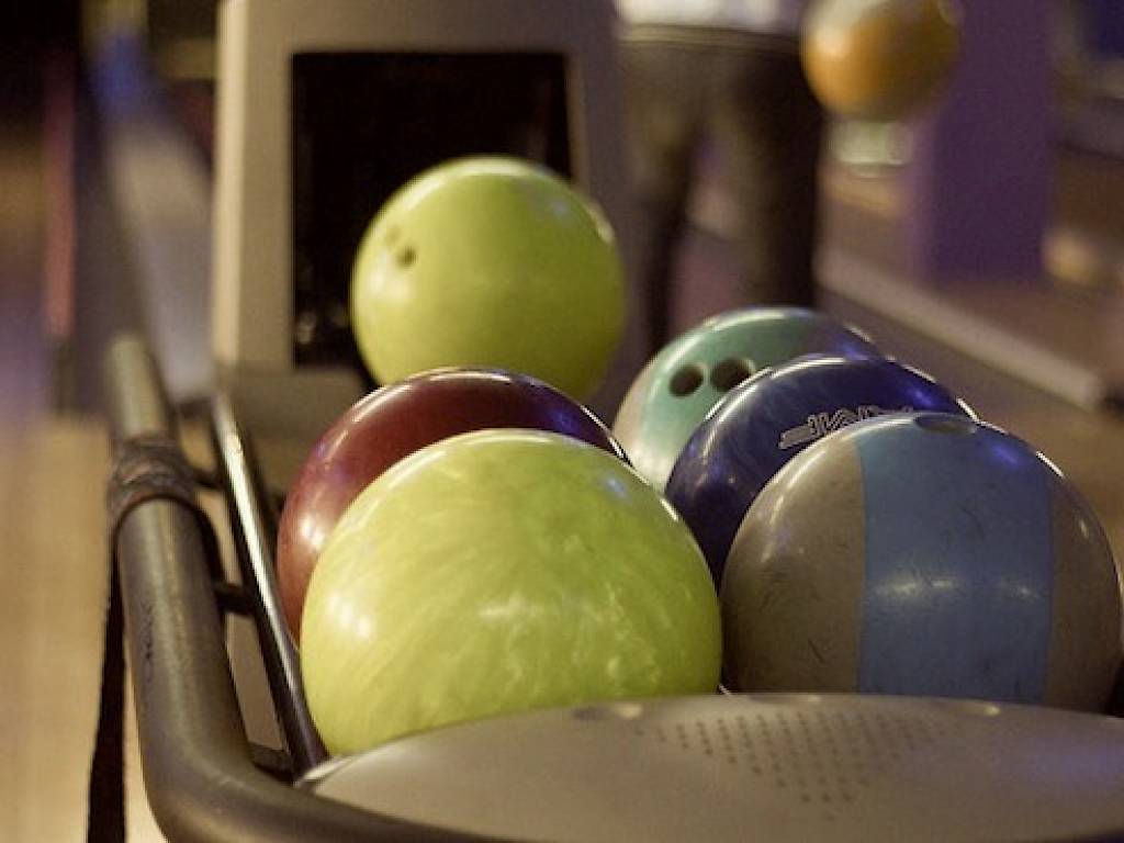 11 best bowling alleys in Los Angeles to knock down some pins