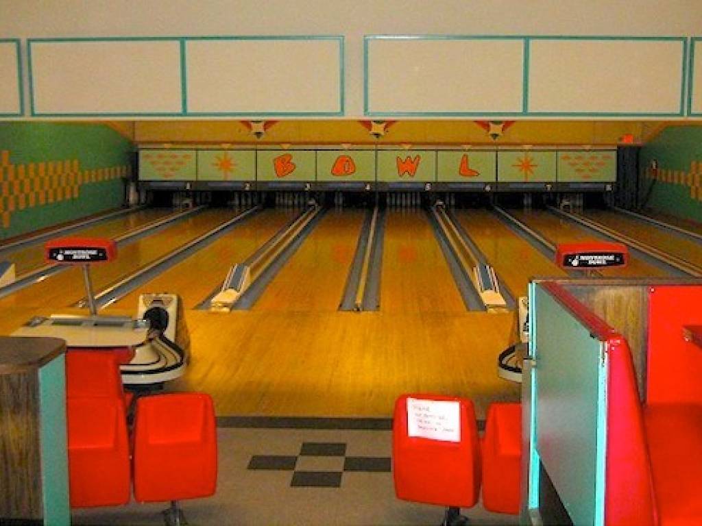 8 best bowling alleys in Los Angeles to knock down some pins