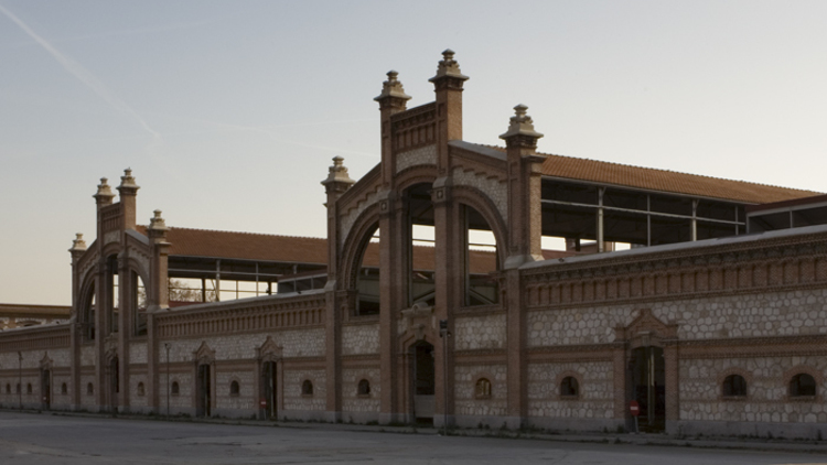 Pasear por las antiguas naves de Matadero Madrid