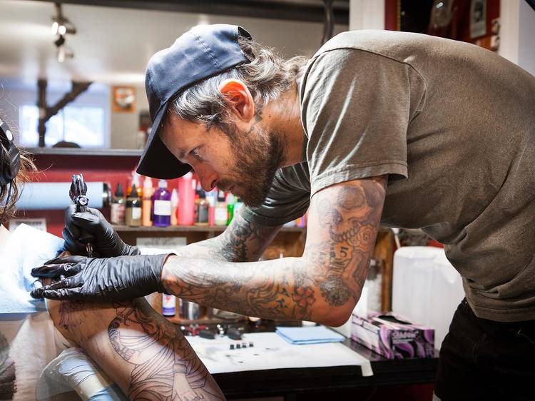 Professional tattoo artist stuffs a tattoo on the man's hand. Tattoo artist  at work. Tattoo creation process. Art and creativity 19948159 Stock Photo  at Vecteezy