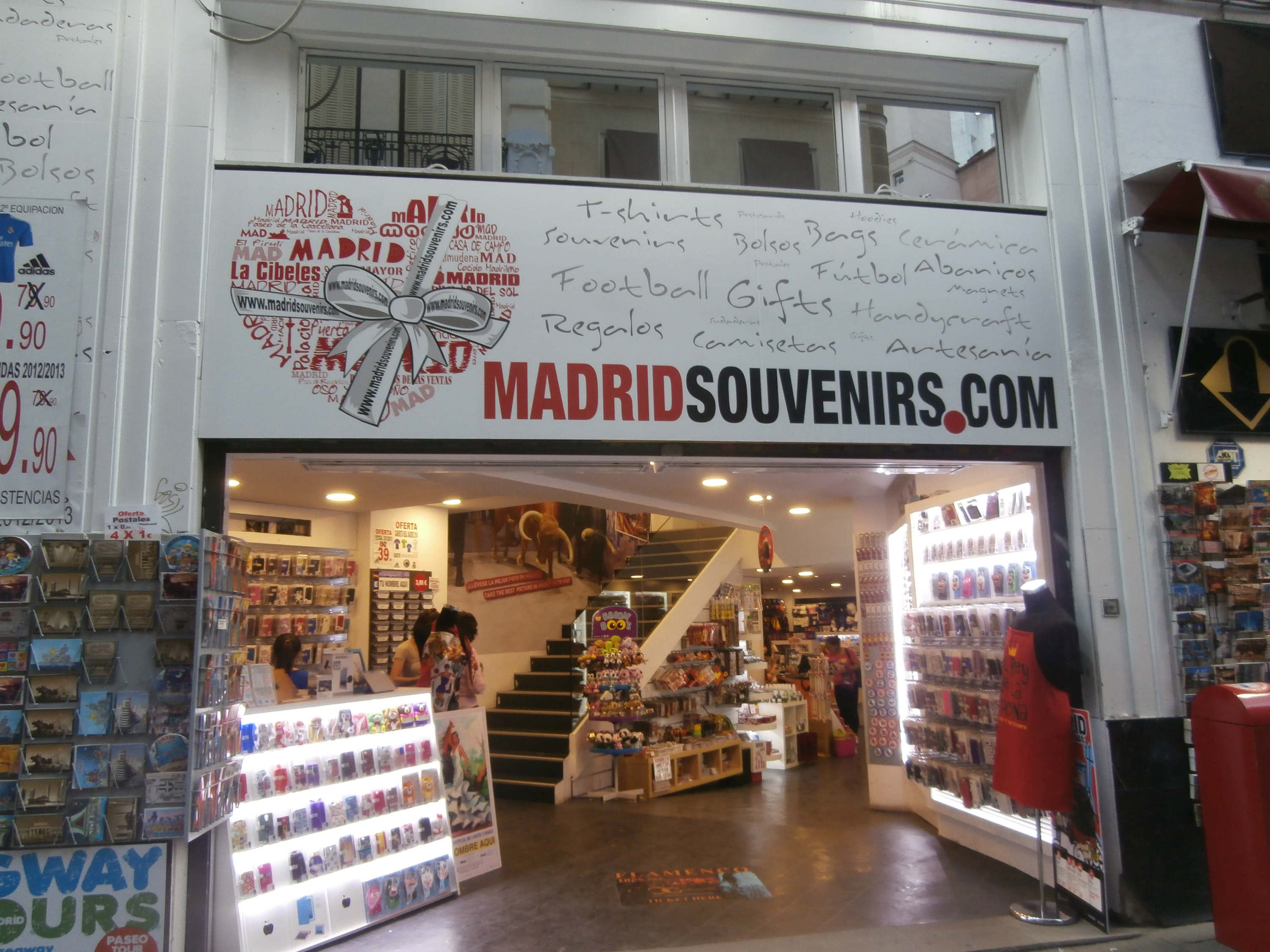 bomba mediodía toma una foto Madrid Souvenirs.com