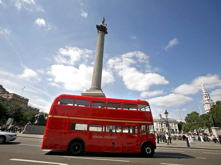 Vintage Red Bus Tour and Thames Cruise