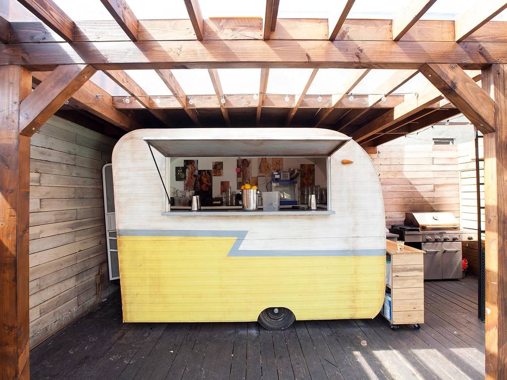 Best Bars for Singles Dating in Los Angeles