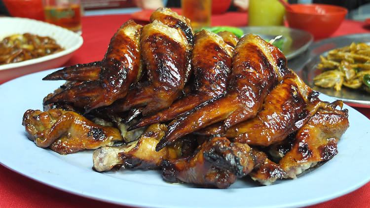 Eat Wong Ah Wah’s chicken wings at Jalan Alor