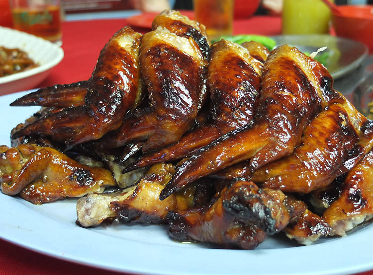 Eat Wong Ah Wah’s chicken wings at Jalan Alor