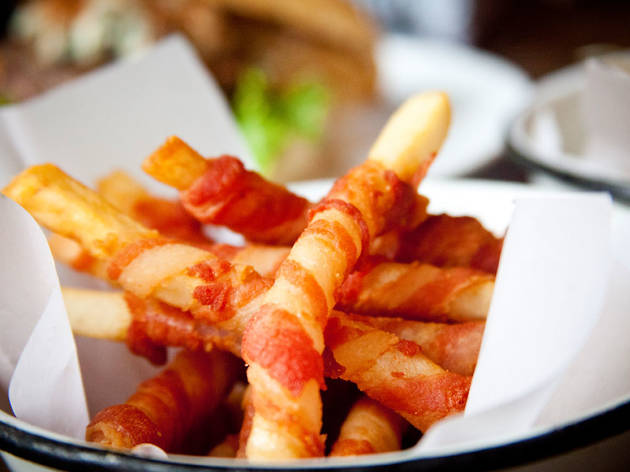Papas con tocino (Butcher & Sons) Papas con tocino (Butcher & Sons)