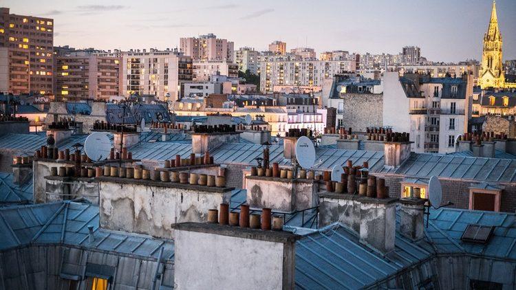 Observer Paris s'endormir sur un rooftop