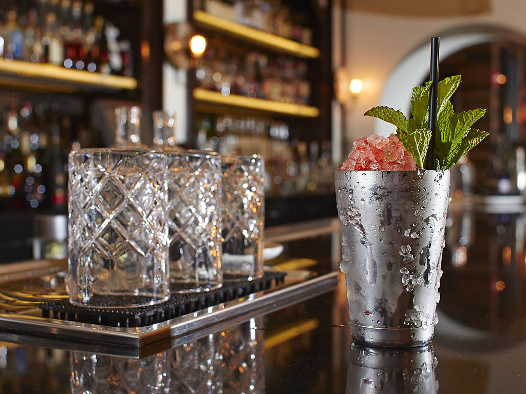 30 Chicago Bars and Restaurants with Fireplaces