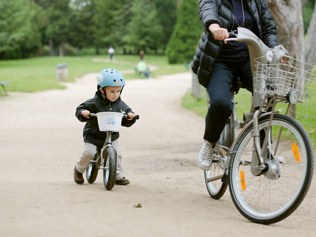 Vélo • Enfourcher un P'tit Vélib' Vélo • Enfourcher un P'tit Vélib'