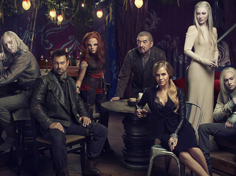 Tony Curran as Datak Tarr, Grant Bowler as Joshua Nolan, Stephanie Leonidas as Irisa, Graham Greene as Rafe McCawley, Julie Benz as Amanda Rosewater, Jaime Murray as Stahma Tarr and Jesse Rath as Alak Tarr in <em>Defiance</em>