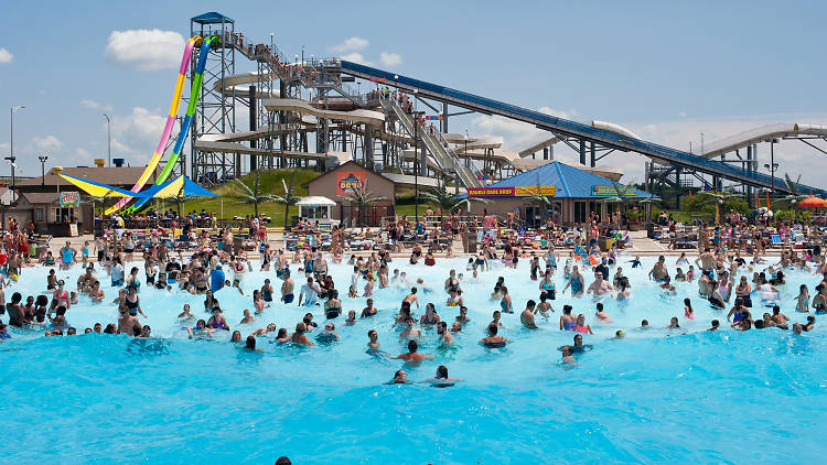 Tsunami Bay at Magic Waters