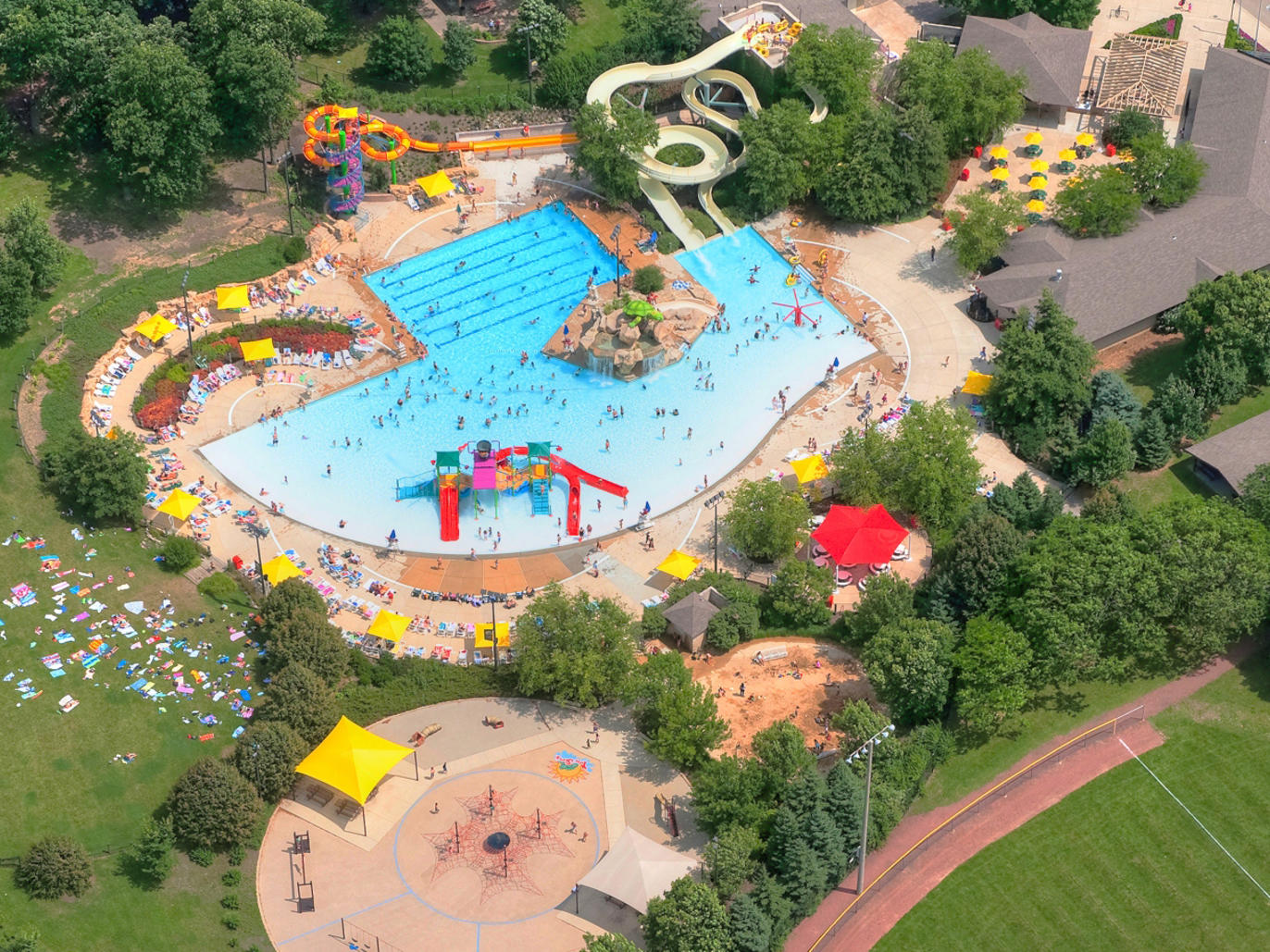 Water parks near Chicago for waterslides and zerodepth pools