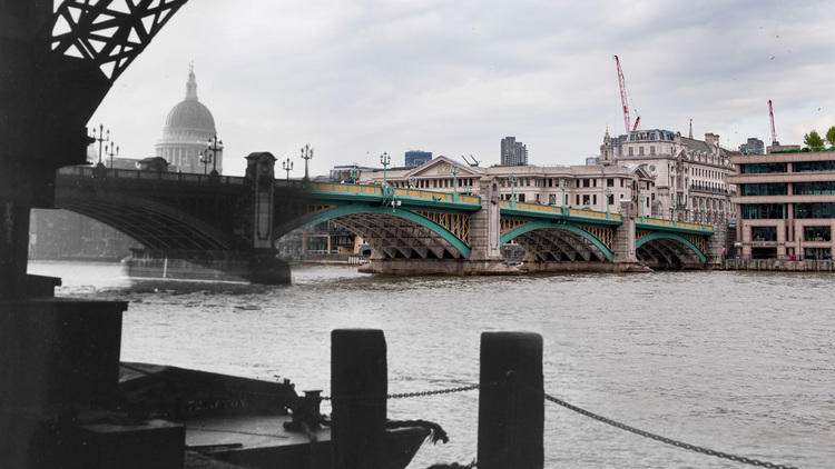 Southwark Bridge (© Museum of London)