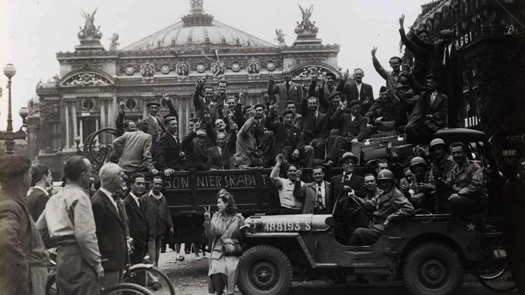 'Prisonniers rapatriés, place de l'Opéra, 9e arrondissement' / © Musée Carnavalet / Parisienne de photographie