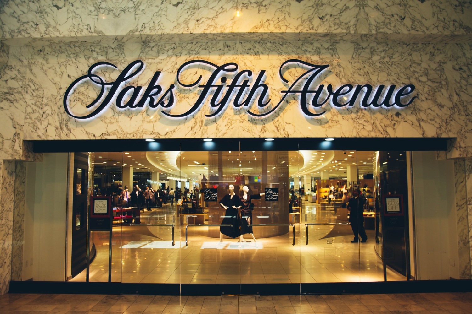 Saks Fifth Avenue Shopping In Back Bay Boston   Image 