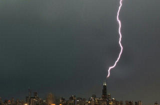 Derecho storm ignites up Chicago skyline with lightning