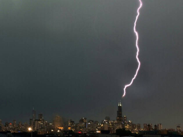 Derecho storm ignites up Chicago skyline with lightning