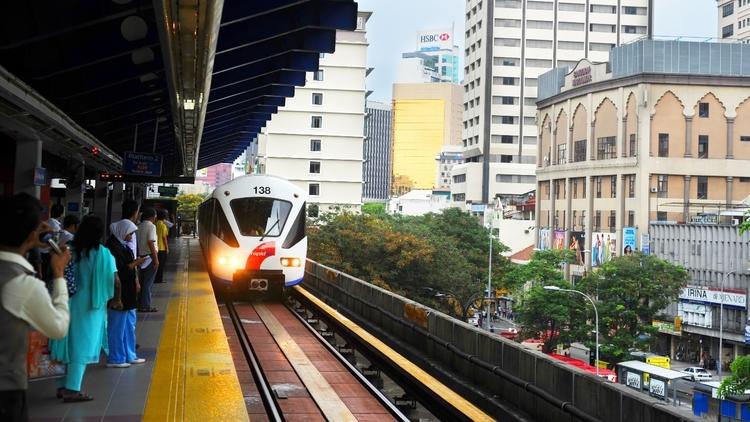 Know where to queue for the LRT