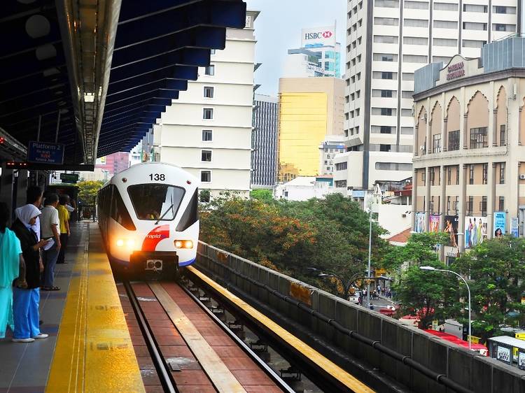 Know where to queue for the LRT