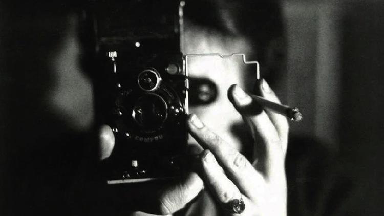 Germaine Krüll, 'Autoportrait avec cigarette', 1925 / Centre Pompidou, MNAM-CCi / © Estate Germaine Krull, Museum Folkwang, Essen