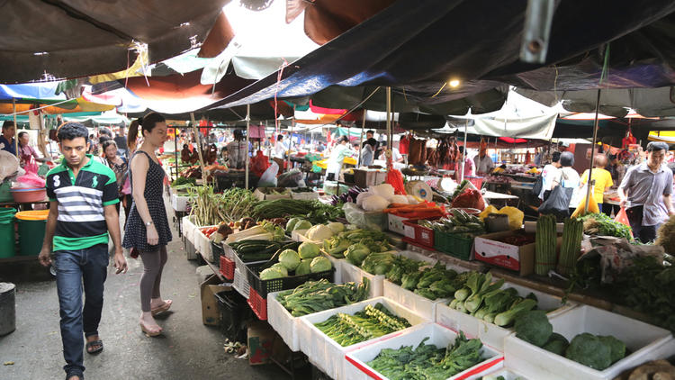 Grab the freshest produce at Pudu market