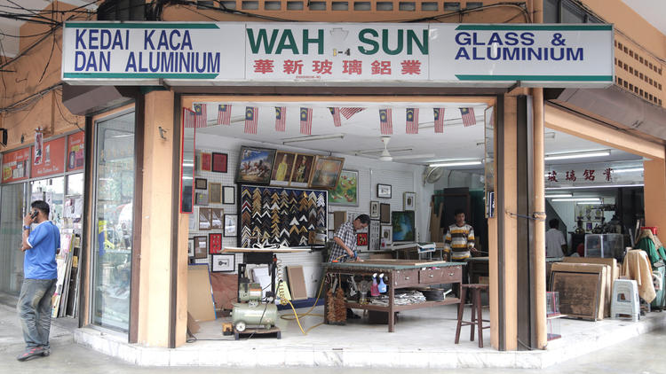 Hire aluminium and glass shop Wah Sun to frame up your best work