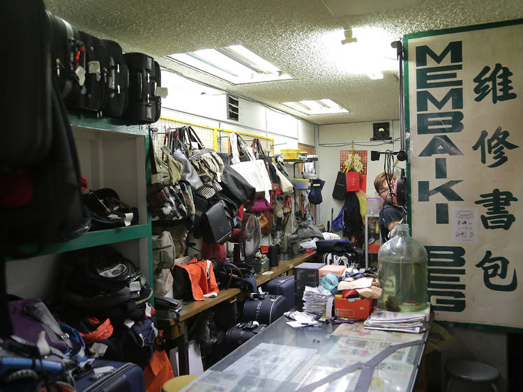 Fix broken bag straps at Mr Cheong’s bag repair shop