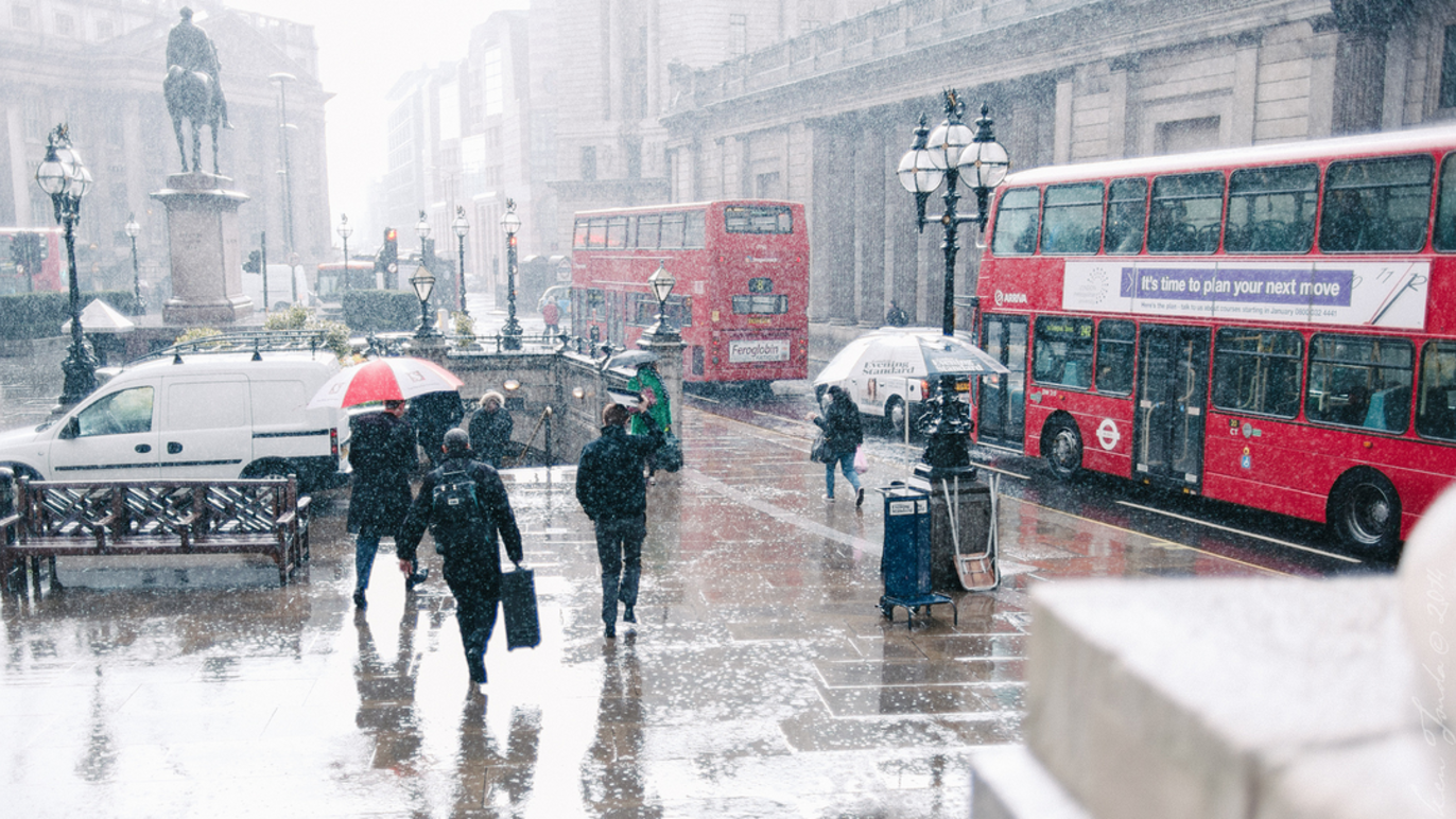 42 glittering photos of London in the rain