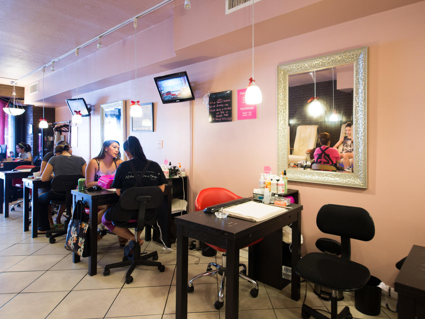 Nail Salons in Chicago for Manicures, Pedicures and Nail Art