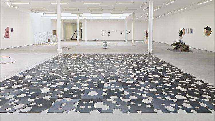 Adriano Costa (Installation view of 'Touch me I am geometrically sensitive' at Sadie Coles)