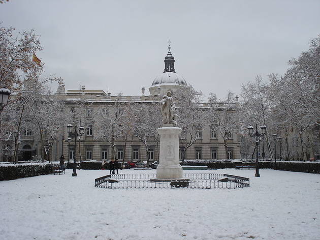 Plaza de la Villa de París Plaza de la Villa de París