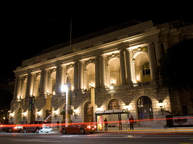 restaurants near the war memorial opera house