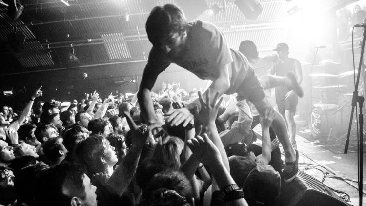 Gorilla, Manchester, Crowd