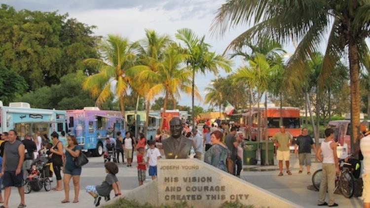 Food Trucks At Arts Park