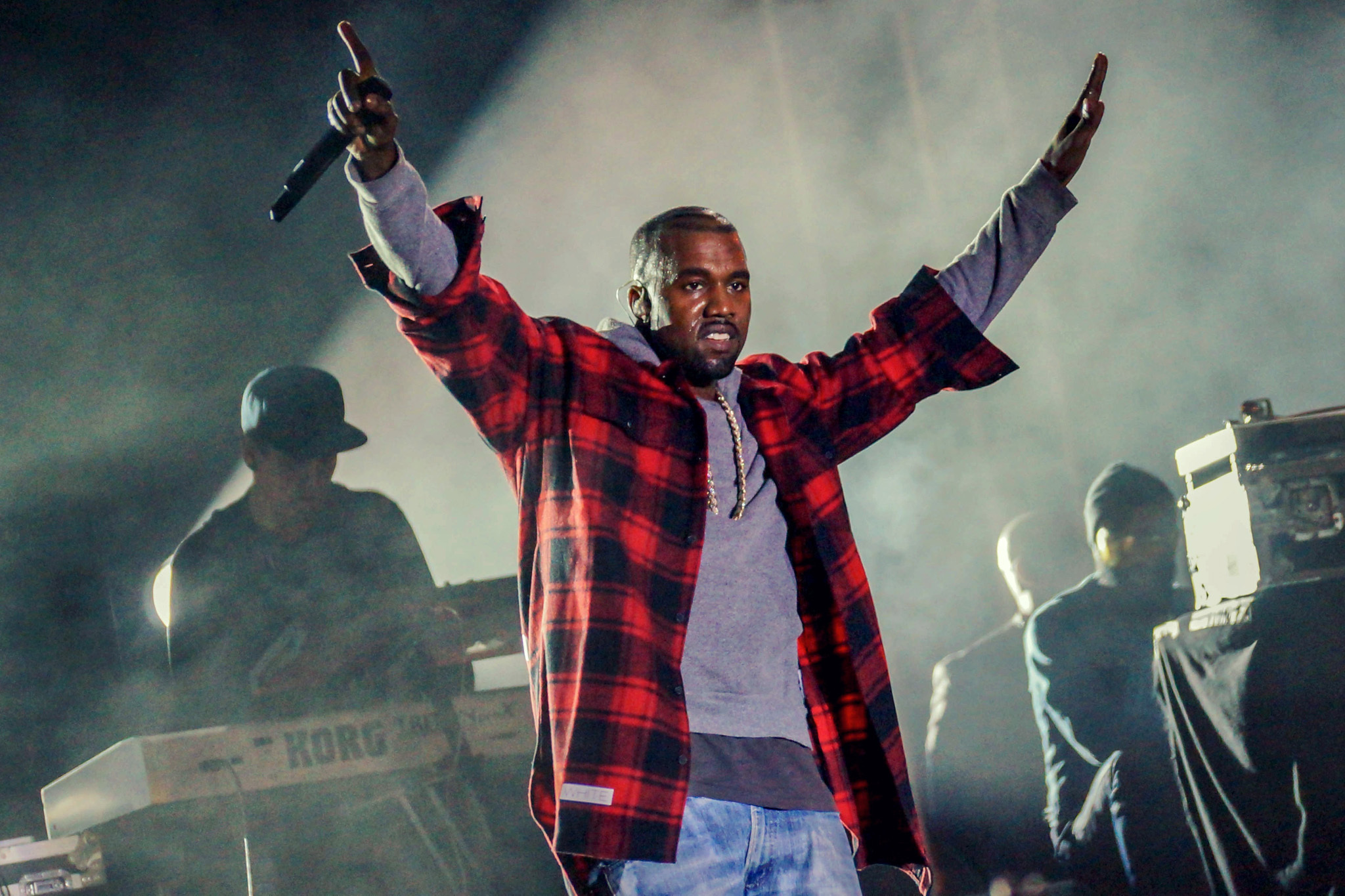Kanye west running. Yahndi kanye west.