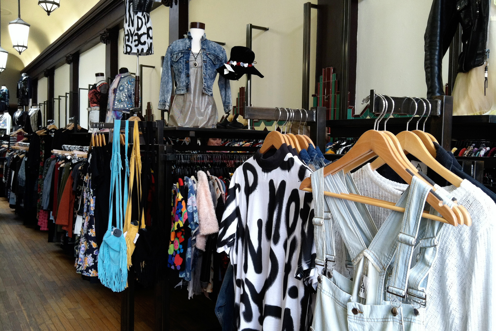 9 Best Thrift Stores in San Francisco to Shop At Right Now