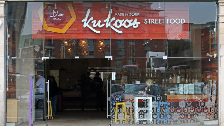 Kukoos, Manchester, Exterior