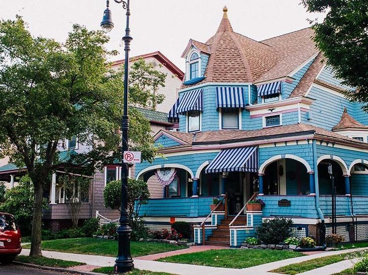 The NYC walking tour of Ditmas Park's Victorian mansions