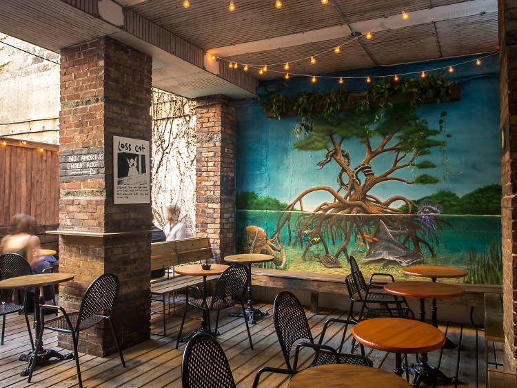 The NYC walking tour of cool outdoor drinking spots in Williamsburg