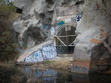 Exploring Devil’s Gate, a portal to hell in Pasadena Exploring Devil’s Gate, a portal to hell in Pasadena