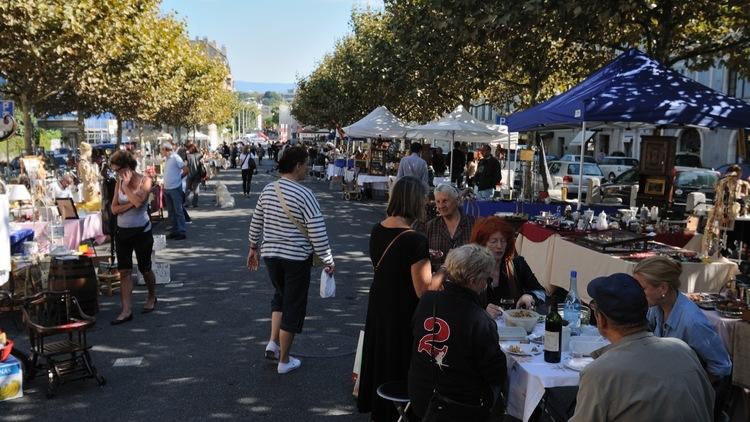 Rummage in the Plainpalais fleamarket