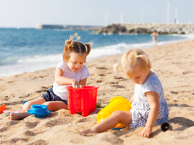 Niños en la playa Niños en la playa