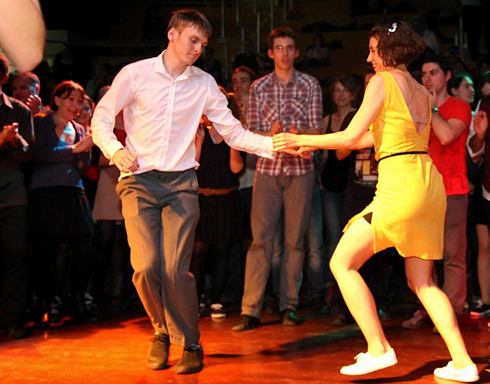 Swing en Madrid: aprende y disfruta con el baile de moda