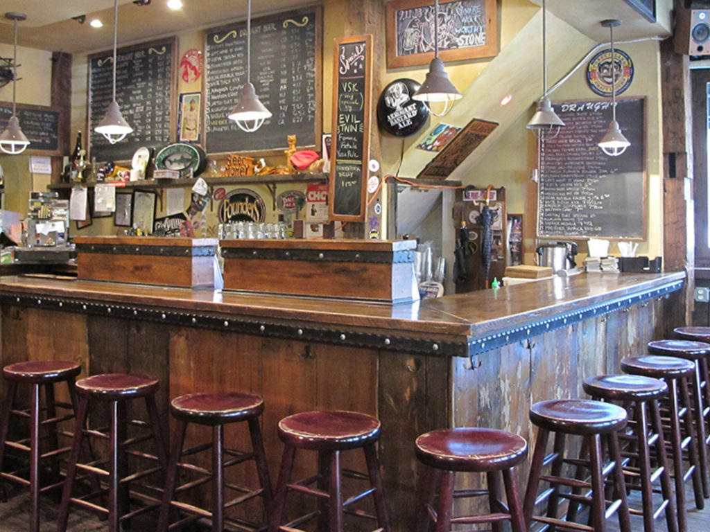 Free food and bar food deals at New York City bars