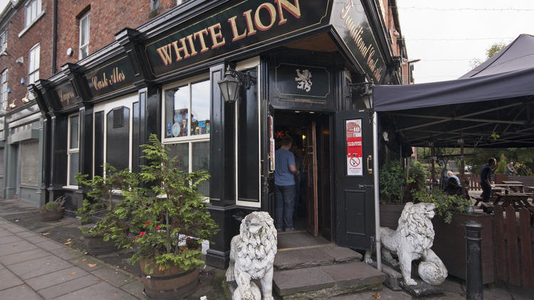 The White Lion, Manchester, Door